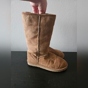Calf high Minnetonka winter boots